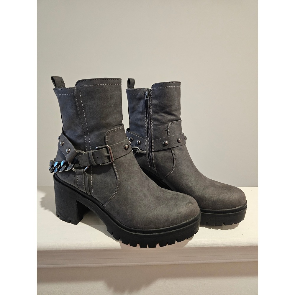 Nine West Women's Gray Ankle Boots Buckle Chain Accents Lug Sole Heel Size 7.5M